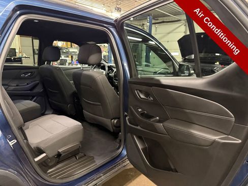 Used 2022 Chevrolet Traverse LT image 38