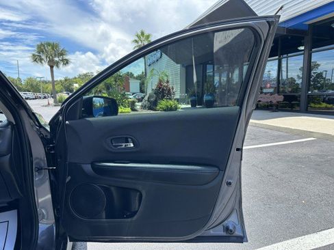 Used 2022 Honda HR-V LX image 38