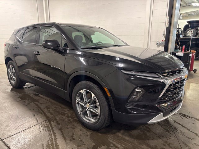 Used 2025 Chevrolet Blazer LT FWD image 3