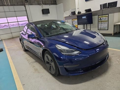 Used 2021 Tesla Model 3 Standard Range Plus image 3