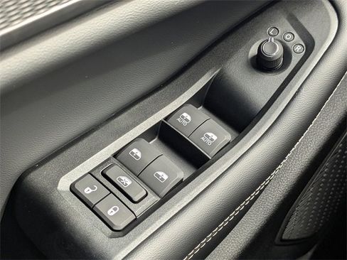 New 2025 Jeep Grand Cherokee Altitude image 24