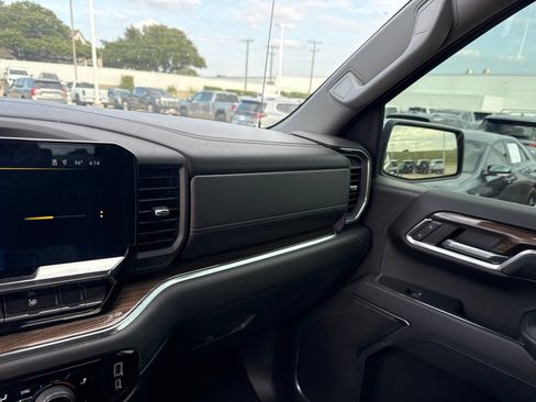 Used 2023 Chevrolet Silverado 1500 LT AWD/4WD image 27