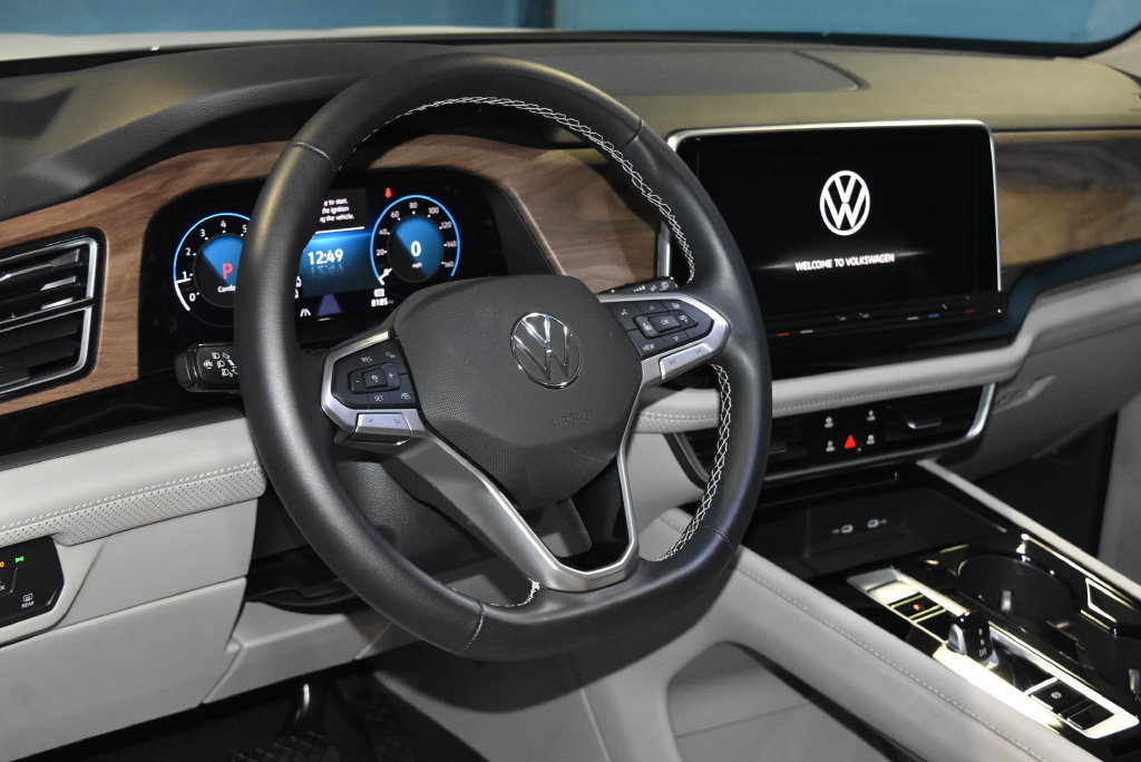 Certified 2026 Volkswagen Atlas SE w/ Panoramic Sunroof Package AWD/4WD image 2