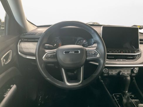 Used 2022 Jeep Compass Latitude image 12