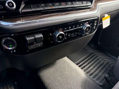 New 2026 GMC Sierra 1500 Elevation image 18