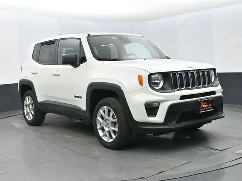 Used 2023 Jeep Renegade Latitude image 2
