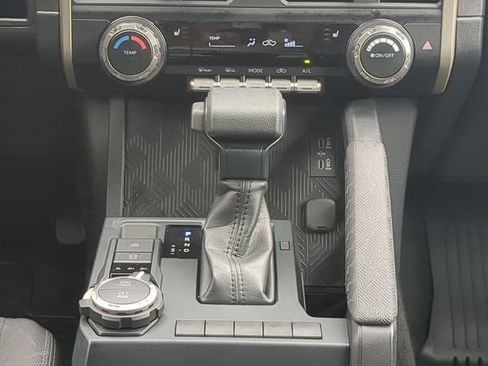 Used 2025 Toyota Tacoma SR5 AWD/4WD image 18