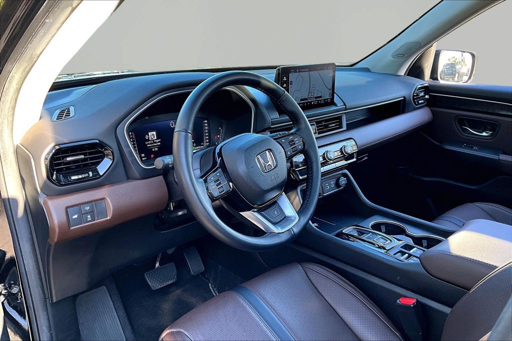Used 2025 Honda Pilot Elite image 12