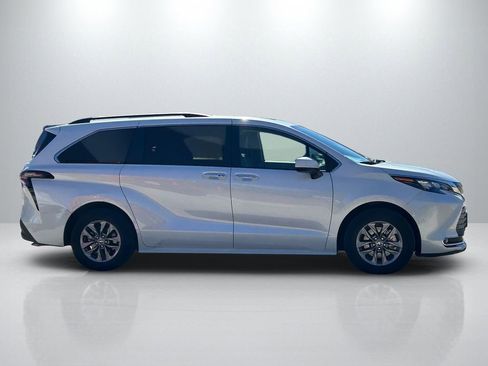 Certified 2024 Toyota Sienna XLE w/ XLE Plus Package image 4