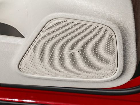 Used 2024 Mercedes-Benz EQB 300 4MATIC image 28