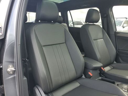 Certified 2024 Volkswagen Tiguan SE R-Line FWD image 31