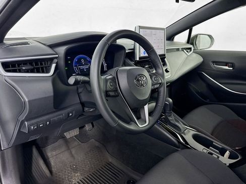 Used 2025 Toyota Corolla SE w/ SE Premium Package image 15