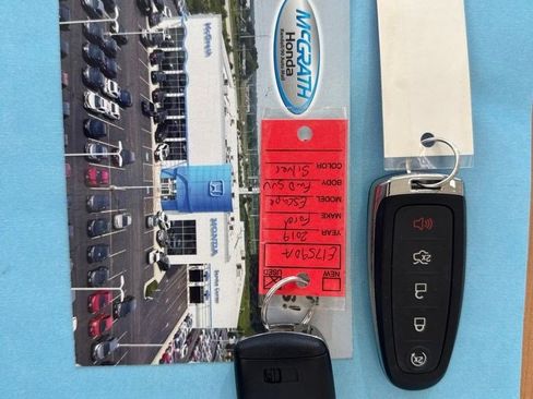 Used 2019 Ford Escape SE FWD image 4