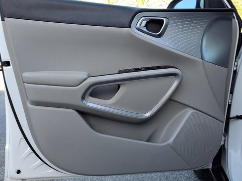 Certified 2025 Kia Soul LX w/ LX Technology Package FWD image 19