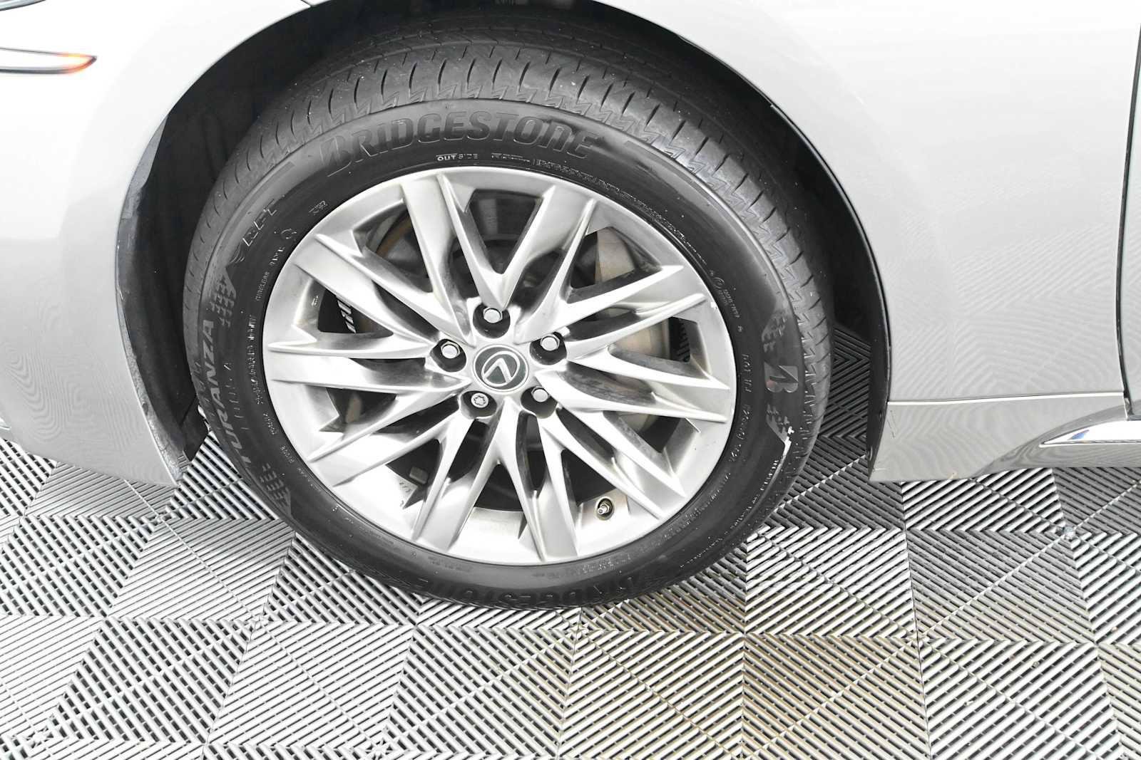 Used 2018 Lexus LS 500 w/ Interior Upgrade Package RWD image 31