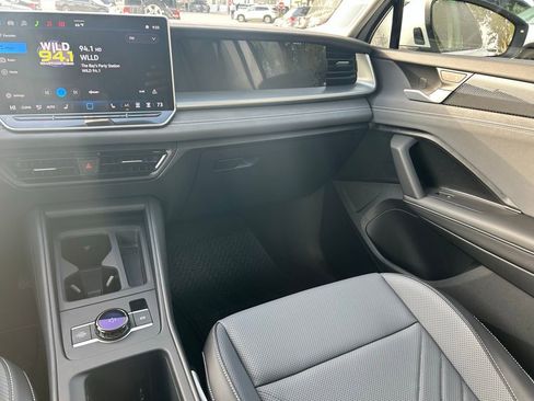 New 2026 Volkswagen Tiguan SE AWD/4WD image 11