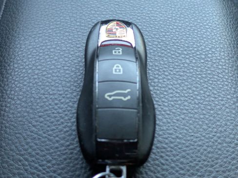 Used 2020 Porsche Macan image 35