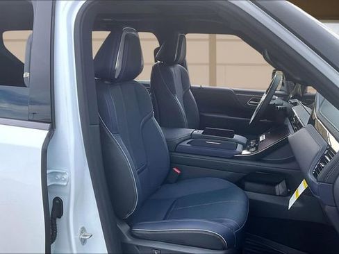 New 2026 INFINITI QX80 4WD image 7