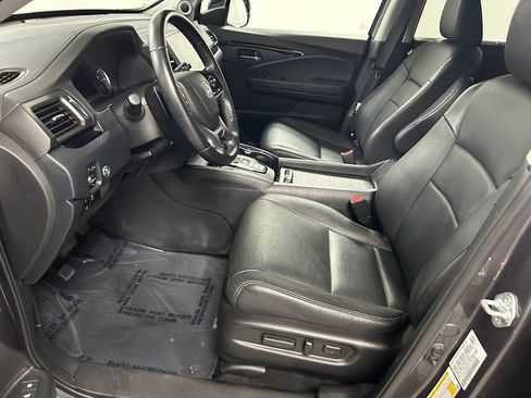 Used 2021 Honda Pilot Touring image 12