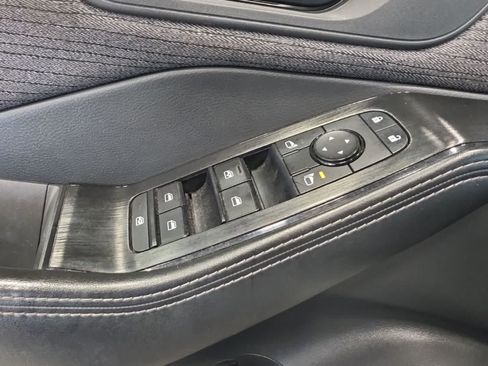 Used 2021 Nissan Rogue S FWD image 19