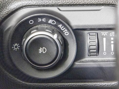Used 2022 Jeep Wrangler Unlimited Sport AWD/4WD image 38