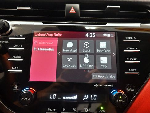 Used 2019 Toyota Camry XSE FWD image 14