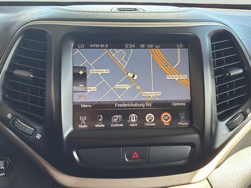 Used 2016 Jeep Cherokee Limited FWD image 29
