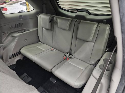 Used 2019 Toyota Highlander XLE FWD image 12