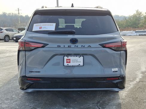 Certified 2025 Toyota Sienna XSE image 5