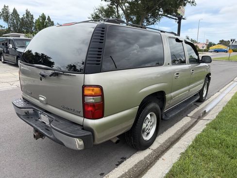 Used 2002 Chevrolet Suburban LT RWD image 4