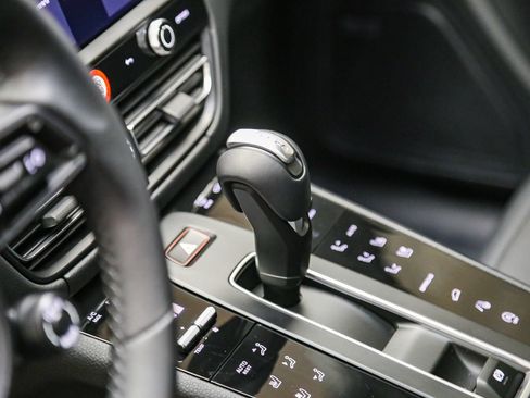 Certified 2025 Porsche Macan Turbo AWD/4WD image 24