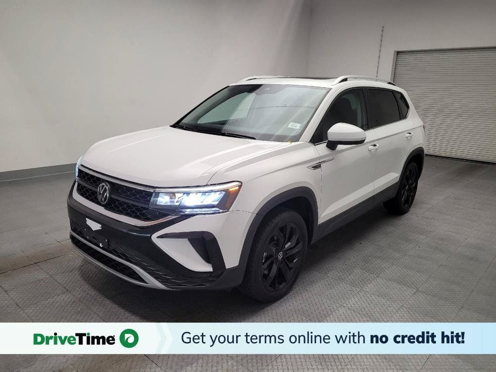 Used 2023 Volkswagen Taos SE w/ Panoramic Sunroof Package FWD image 1
