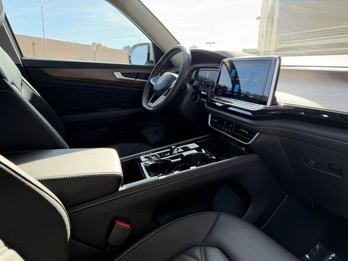 Used 2025 Volkswagen Atlas SE w/ Panoramic Sunroof Package image 43