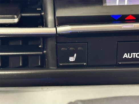 Certified 2025 Toyota Sienna XLE FWD image 8