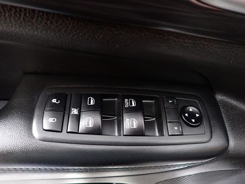 Used 2019 Jeep Grand Cherokee Altitude AWD/4WD image 21