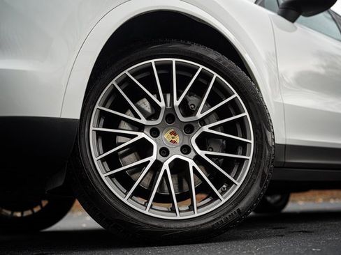 Used 2021 Porsche Cayenne S image 18