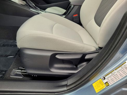 Used 2020 Toyota Corolla LE image 11