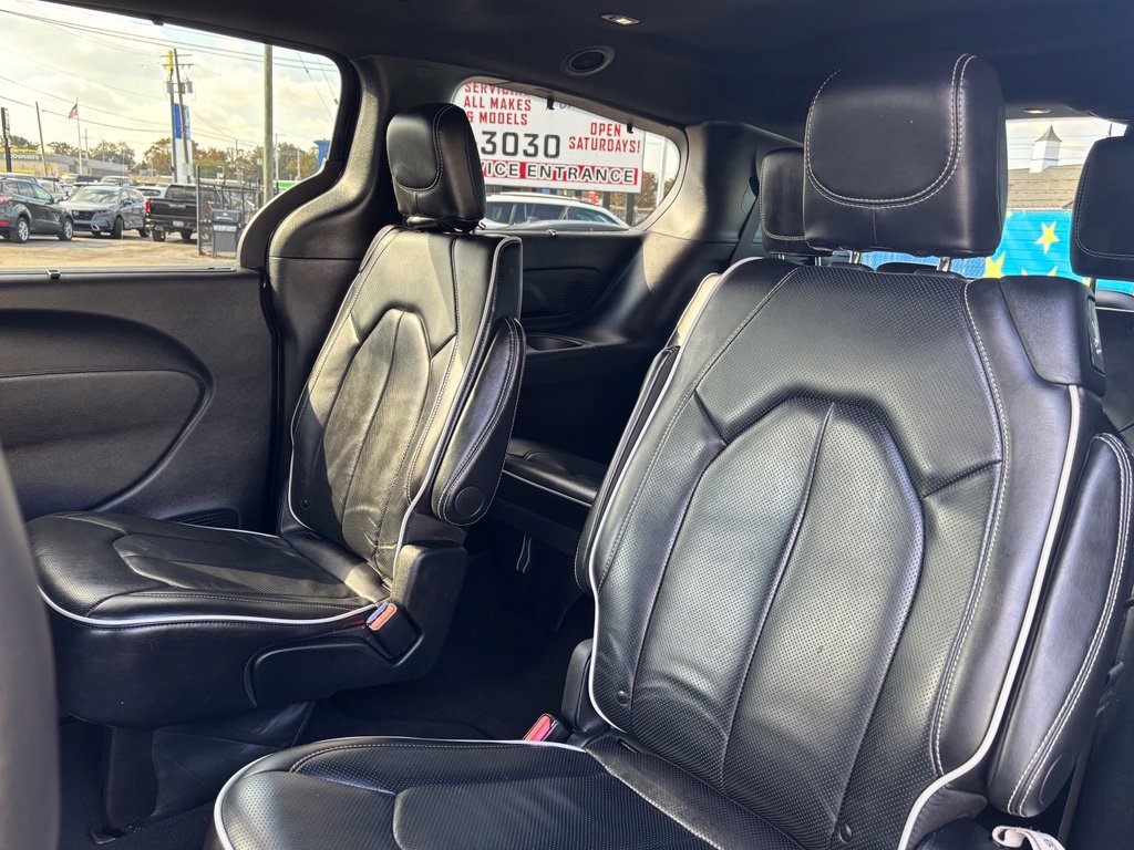 Used 2025 Chrysler Pacifica Limited FWD image 19