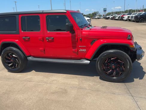 Used 2019 Jeep Wrangler Unlimited Sahara w/ Safety Group AWD/4WD image 9