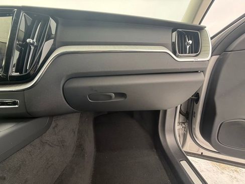 Used 2025 Volvo XC60 B5 Plus image 31