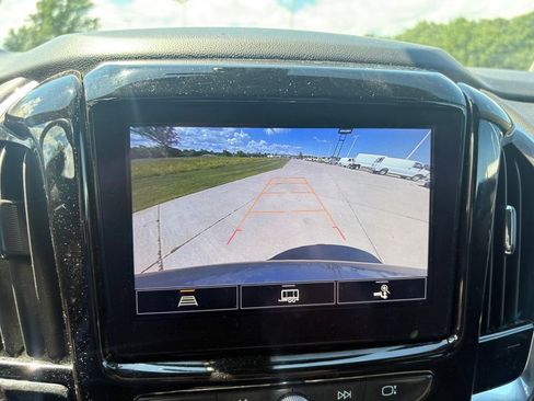 Used 2023 Chevrolet Traverse LT FWD image 21