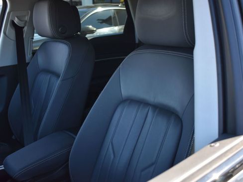 Used 2021 Audi e-tron Premium w/ Convenience Plus Package image 18