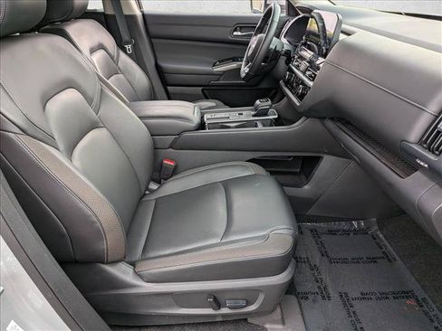 Used 2022 Nissan Pathfinder SL FWD image 28