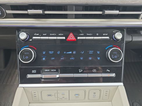 Used 2025 Hyundai Santa Fe Calligraphy FWD image 18