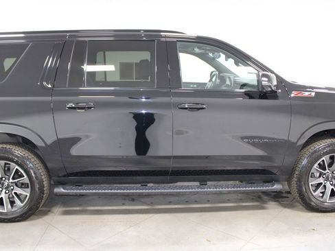 Used 2023 Chevrolet Suburban Z71 w/ Luxury Package image 12