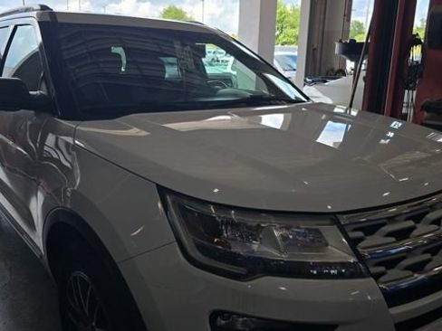 Used 2019 Ford Explorer XLT w/ Equipment Group 202A FWD image 2