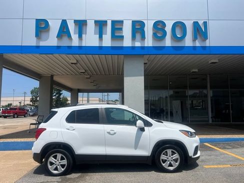 Used 2022 Chevrolet Trax LT w/ LT Convenience Package FWD image 1