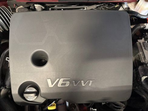 Used 2023 Chevrolet Traverse LT FWD image 31