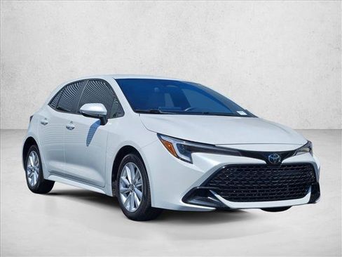 Used 2023 Toyota Corolla SE FWD image 3