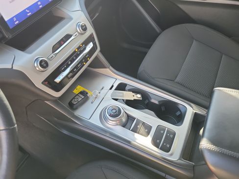 Certified 2024 Ford Explorer XLT RWD image 8